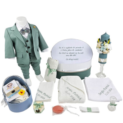 Set Botez "Sergiu Patrick", format din Trusou Complet, Lumanare si Tinuta Eleganta, model Floral, 23 piese, pentru Baieti, culoare Verde, marca LoreBebe ®