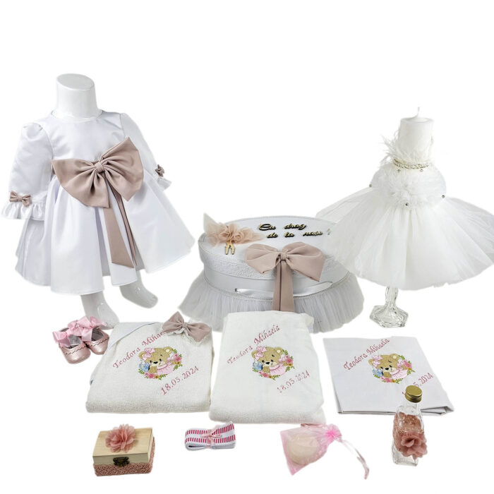 Set Botez "Teodora Mihaela", format din Trusou Complet, Lumanare si Tinuta Eleganta, model Ursulet, 13 piese, pentru Fete, culoare Alb, marca LoreBebe ® - imagine 1