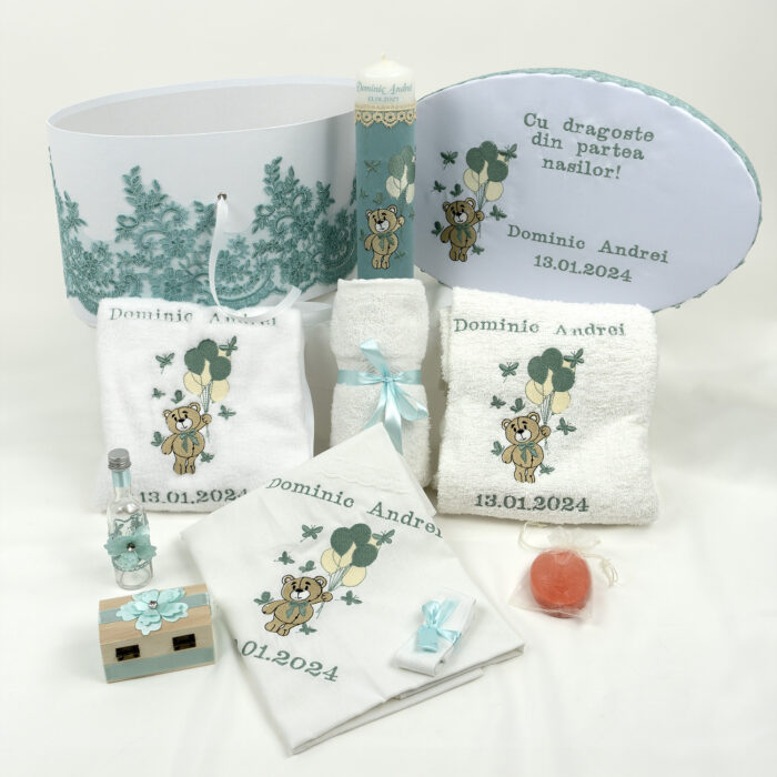 Set Botez "Zburatorul cel Mic", format din Trusou Complet si Lumanare, model Ursulet, 10 piese, pentru Baieti, culoare Verde, marca LoreBebe ® - imagine 1