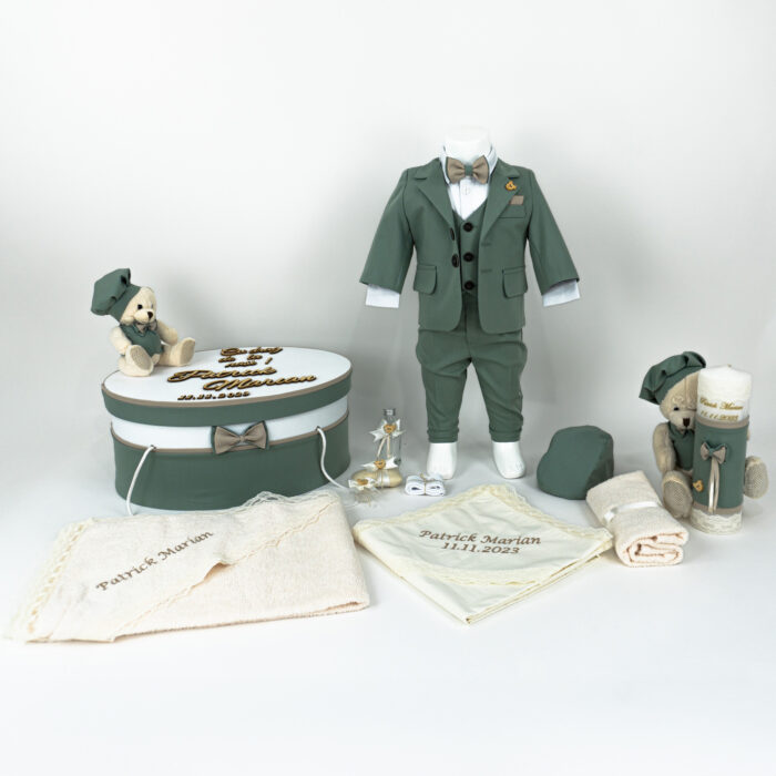 Set Botez "Gradina Fericirii", format din Trusou Complet, Lumanare si Tinuta Eleganta, model Ursulet, 16 piese, pentru Baieti, culoare Verde, marca LoreBebe ® - imagine 1