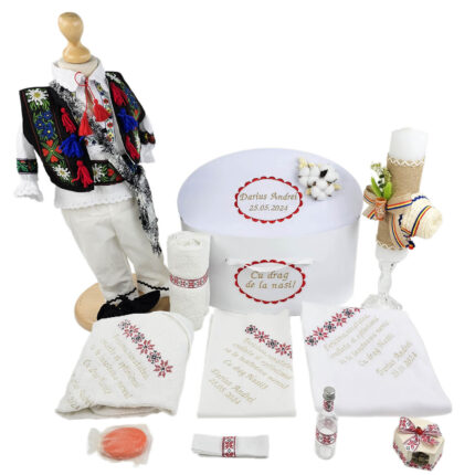 Set Botez "Darius Andrei", format din Trusou Complet, Lumanare si Tinuta Eleganta, model Traditional, 17 piese, pentru Baieti, culoare Alb, marca LoreBebe ®