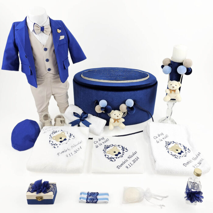 Set Botez "Dominic Nicholas", format din Trusou Complet, Lumanare si Tinuta Eleganta, model Ursulet, 17 piese, pentru Baieti, culoare Albastru, marca LoreBebe ® - imagine 1