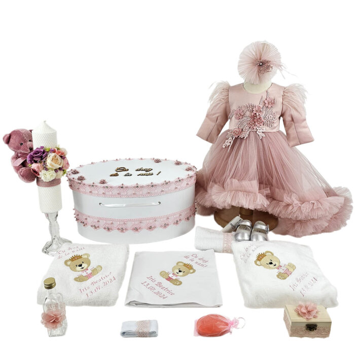 Set Botez "Iris Beatrice", format din Trusou Complet, Lumanare si Tinuta Eleganta, model Ursulet, 13 piese, pentru Fete, culoare Roz , marca LoreBebe ® - imagine 1