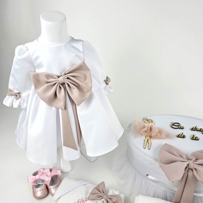 Set Botez "Teodora Mihaela", format din Trusou Complet, Lumanare si Tinuta Eleganta, model Ursulet, 13 piese, pentru Fete, culoare Alb, marca LoreBebe ® - imagine 2