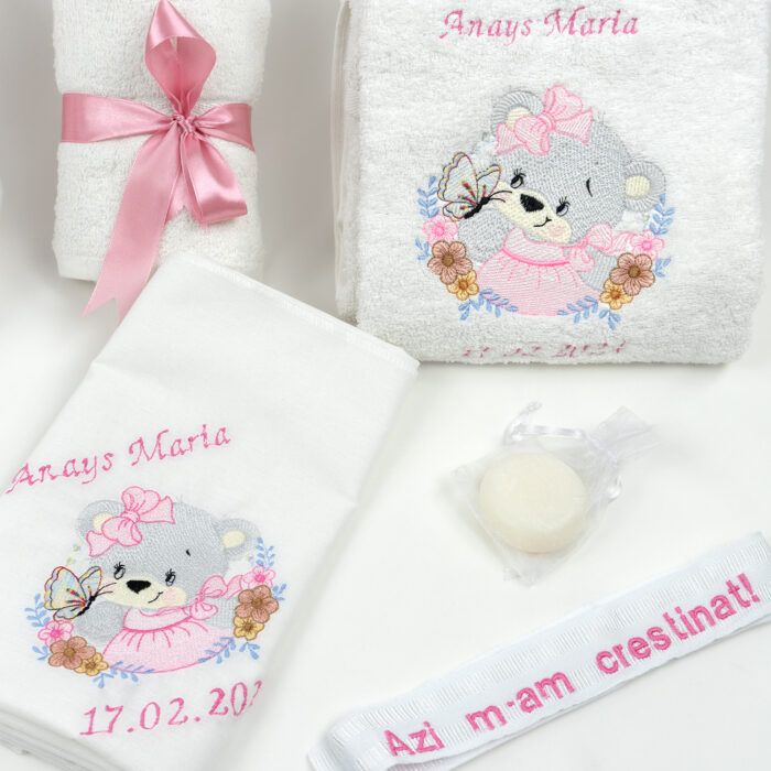 Set Botez "Imbratisarea Fericirii", format din Trusou Complet si Lumanare, model Ursulet, 10 piese, pentru Fete, culoare Roz , marca LoreBebe ® - imagine 2