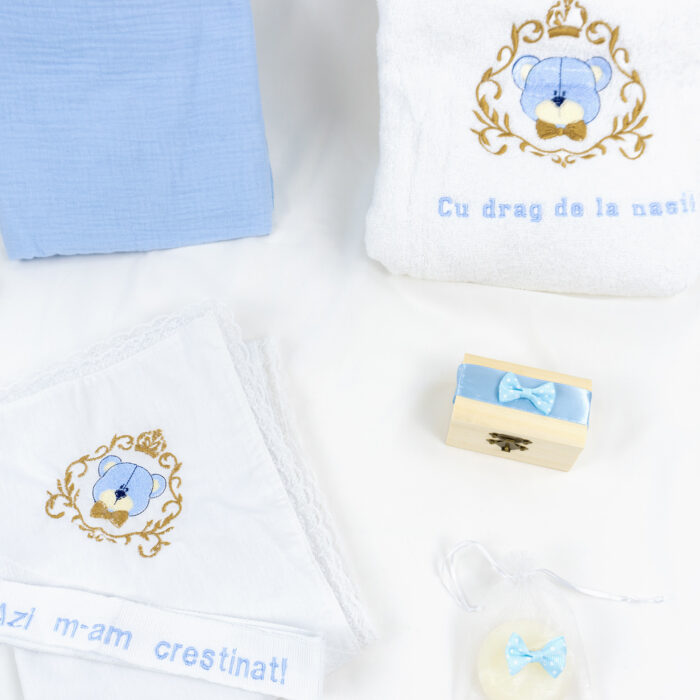 Set Botez "Ursulet de Basm", format din Trusou Complet, Lumanare si Tinuta Eleganta, model Ursulet, 16 piese, pentru Baieti, culoare Bleumarin, marca LoreBebe ® - imagine 2