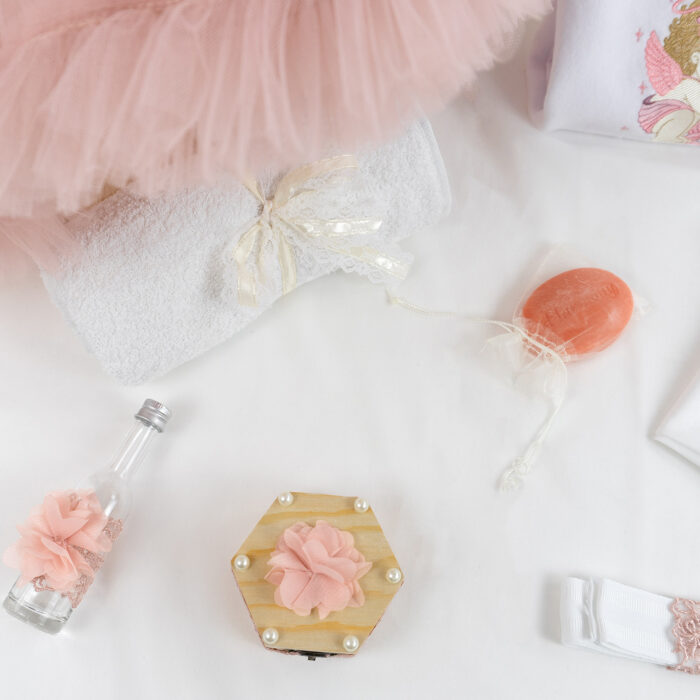 Set Botez "Ingerasul Dulce", format din Trusou Complet, Lumanare si Tinuta Eleganta, model Ingeras, 12 piese, pentru Fete, culoare Roz , marca LoreBebe ® - imagine 2