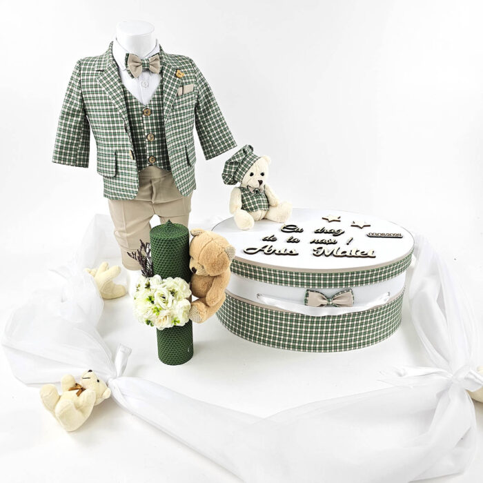 Set Botez "Aris Matei", format din Trusou Complet, Lumanare si Tinuta Eleganta, model Ursulet, 18 piese, pentru Baieti, culoare Verde, marca LoreBebe ® - imagine 2