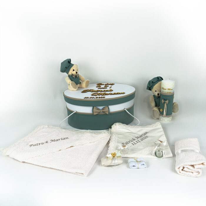Set Botez "Gradina Fericirii", format din Trusou Complet, Lumanare si Tinuta Eleganta, model Ursulet, 16 piese, pentru Baieti, culoare Verde, marca LoreBebe ® - imagine 2