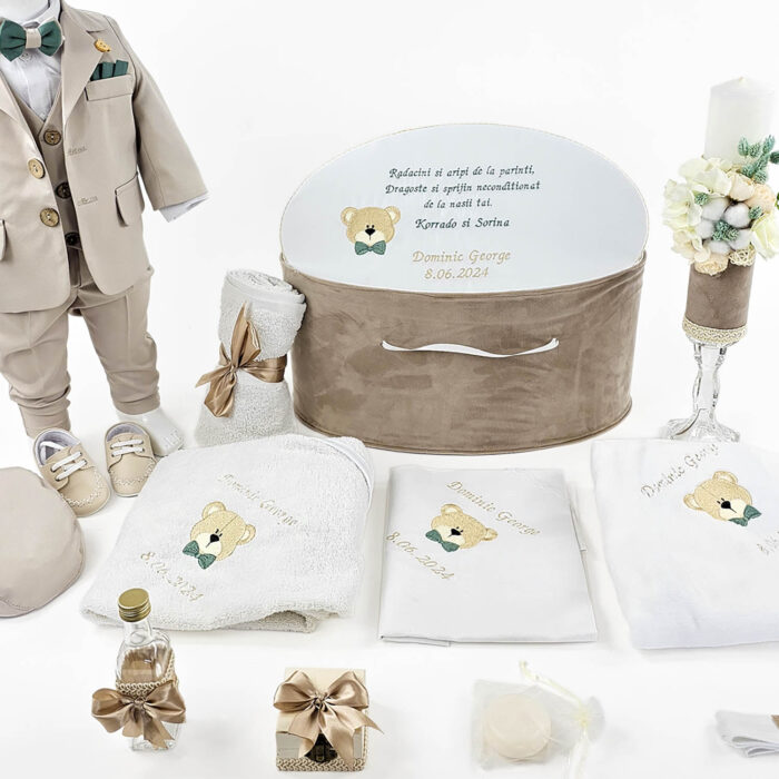 Set Botez "Dominic George", format din Trusou Complet, Lumanare si Tinuta Eleganta, model Ursulet, 17 piese, pentru Baieti, culoare Crem, marca LoreBebe ® - imagine 2