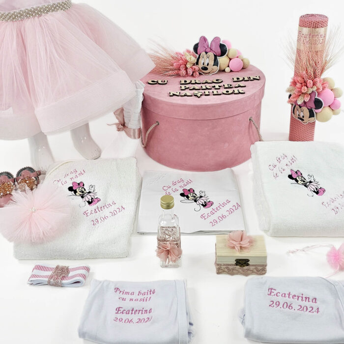 Set Botez "Ecaterina", format din Trusou Complet, Lumanare si Tinuta Eleganta, model Minnie, 15 piese, pentru Fete, culoare Roz , marca LoreBebe ® - imagine 2
