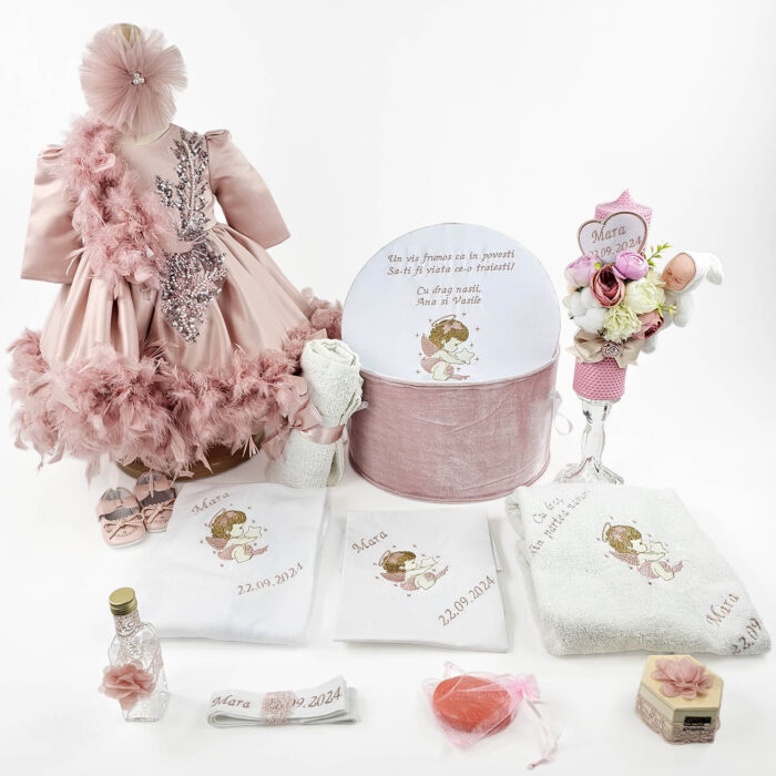 Set Botez "Mara", format din Trusou Complet, Lumanare si Tinuta Eleganta, model Ingeras, 13 piese, pentru Fete, culoare Roz , marca LoreBebe ® - imagine 2