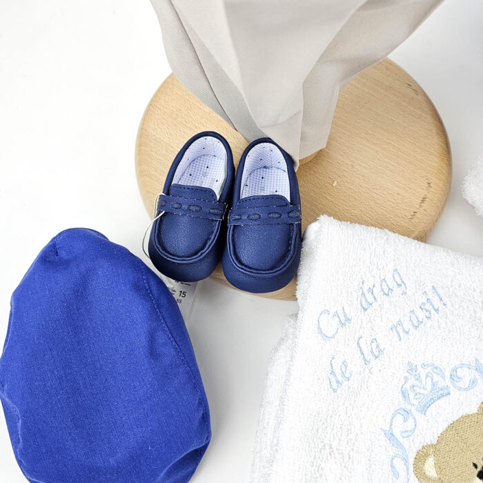 Set Botez "Mathias Nicholas", format din Trusou Complet, Lumanare si Tinuta Eleganta, model Ursulet, 17 piese, pentru Baieti, culoare Albastru, marca LoreBebe ® - imagine 2