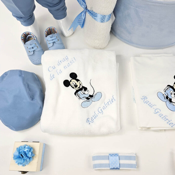 Set Botez "Raul Gabriel", format din Trusou Complet, Lumanare si Tinuta Eleganta, model Mickey, 17 piese, pentru Baieti, culoare Bleumarin, marca LoreBebe ® - imagine 3