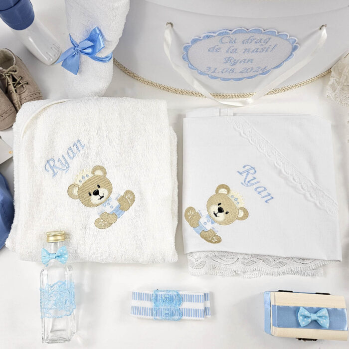 Set Botez "Ryan", format din Trusou Complet, Lumanare si Tinuta Eleganta, model Ursulet, 17 piese, pentru Baieti, culoare Bleumarin, marca LoreBebe ® - imagine 3