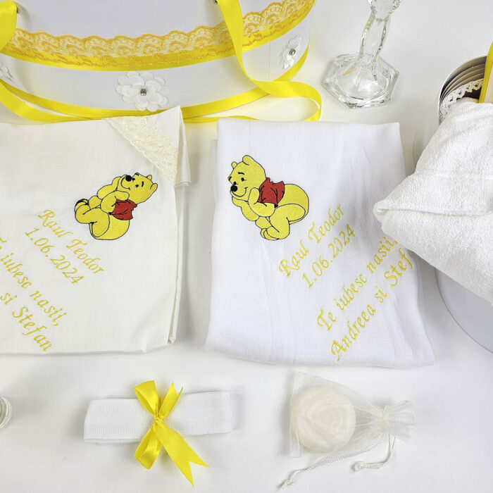 Set Botez "Raul Teodor", format din Trusou Complet, Lumanare si Tinuta Eleganta, model Winnie The Pooh, 24 piese, pentru Baieti, culoare Galben, marca LoreBebe ® - imagine 3