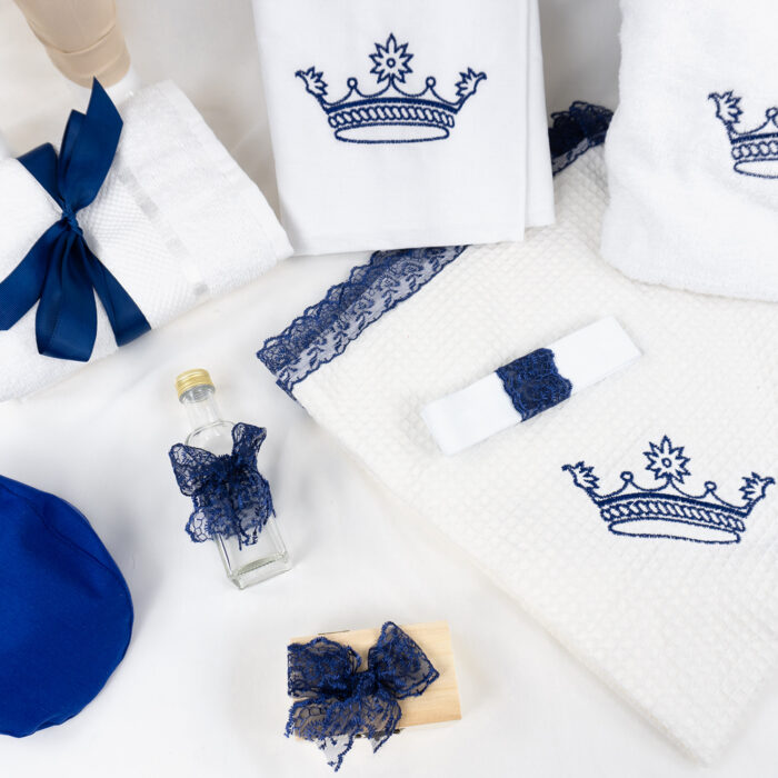 Set Botez "Calatoria Printului", format din Trusou Complet, Lumanare si Tinuta Eleganta, model Micul Print, 16 piese, pentru Baieti, culoare Albastru, marca LoreBebe ® - imagine 3