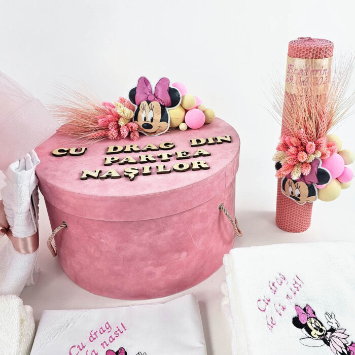 Set Botez "Ecaterina", format din Trusou Complet, Lumanare si Tinuta Eleganta, model Minnie, 15 piese, pentru Fete, culoare Roz , marca LoreBebe ® - imagine 3