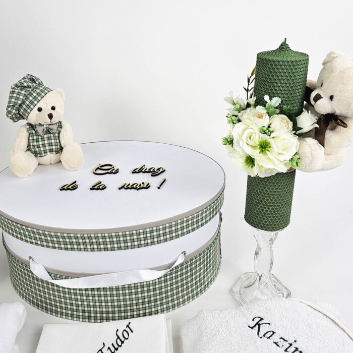 Set Botez "Kazimir Tudor", format din Trusou Complet, Lumanare si Tinuta Eleganta, model Ursulet, 17 piese, pentru Baieti, culoare Verde, marca LoreBebe ® - imagine 3