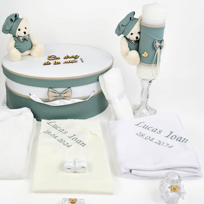 Set Botez "Lucas Ioan", format din Trusou Complet, Lumanare si Tinuta Eleganta, model Ursulet, 17 piese, pentru Baieti, culoare Verde, marca LoreBebe ® - imagine 3