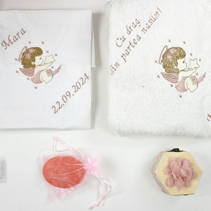 Set Botez "Mara", format din Trusou Complet, Lumanare si Tinuta Eleganta, model Ingeras, 13 piese, pentru Fete, culoare Roz , marca LoreBebe ® - imagine 3