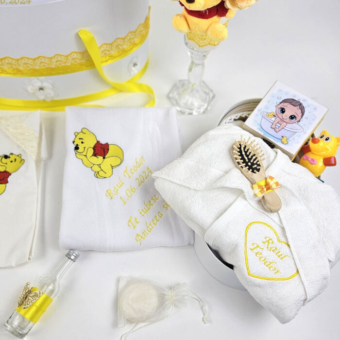 Set Botez "Raul Teodor", format din Trusou Complet, Lumanare si Tinuta Eleganta, model Winnie The Pooh, 24 piese, pentru Baieti, culoare Galben, marca LoreBebe ® - imagine 4
