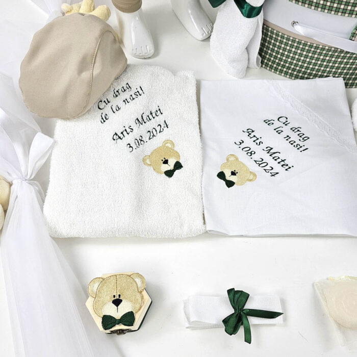 Set Botez "Aris Matei", format din Trusou Complet, Lumanare si Tinuta Eleganta, model Ursulet, 18 piese, pentru Baieti, culoare Verde, marca LoreBebe ® - imagine 4