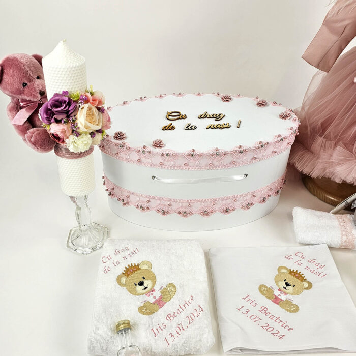 Set Botez "Iris Beatrice", format din Trusou Complet, Lumanare si Tinuta Eleganta, model Ursulet, 13 piese, pentru Fete, culoare Roz , marca LoreBebe ® - imagine 4