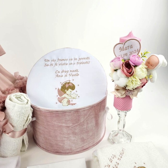 Set Botez "Mara", format din Trusou Complet, Lumanare si Tinuta Eleganta, model Ingeras, 13 piese, pentru Fete, culoare Roz , marca LoreBebe ® - imagine 4