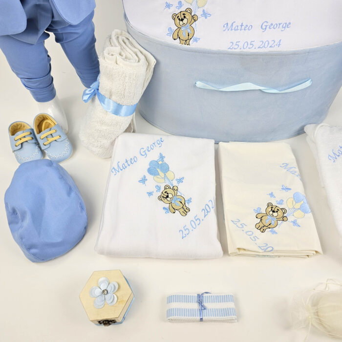 Set Botez "Mateo George", format din Trusou Complet, Lumanare si Tinuta Eleganta, model Ursulet, 17 piese, pentru Baieti, culoare Bleumarin, marca LoreBebe ® - imagine 4